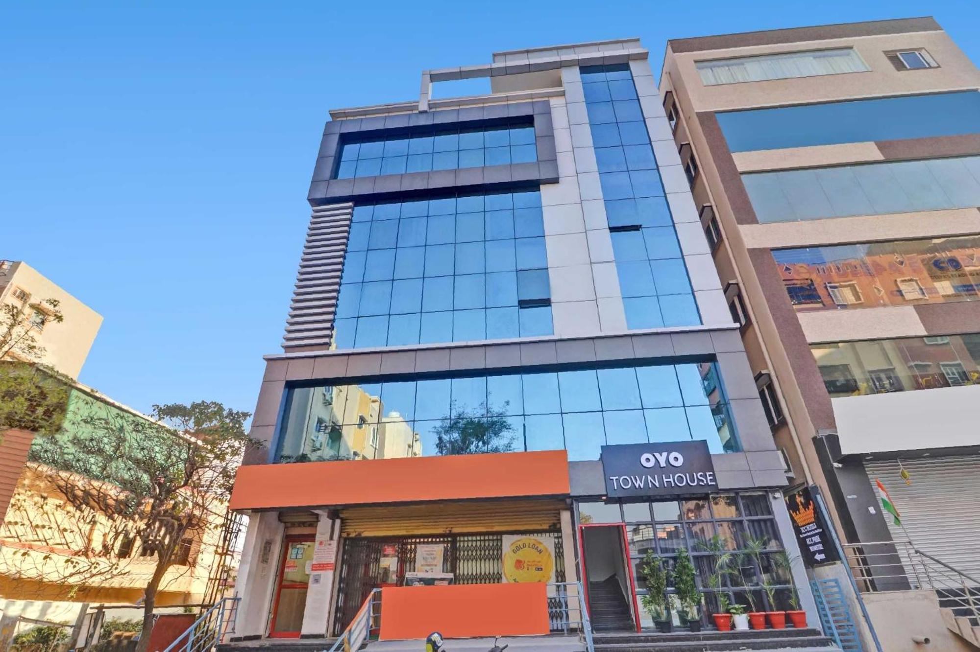 Super Townhouse Rcc Pride Otel Haydarabad Dış mekan fotoğraf