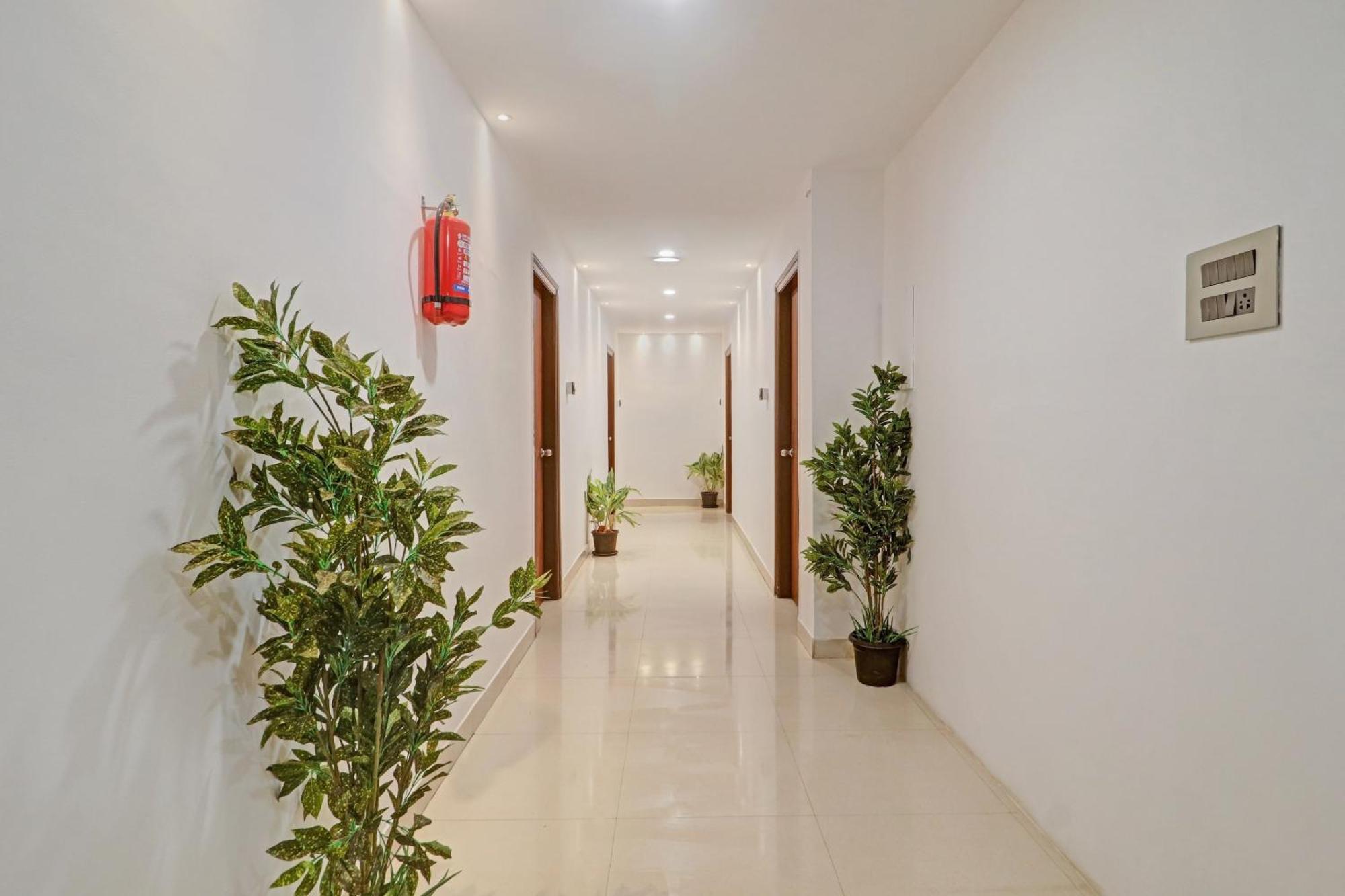 Super Townhouse Rcc Pride Otel Haydarabad Dış mekan fotoğraf