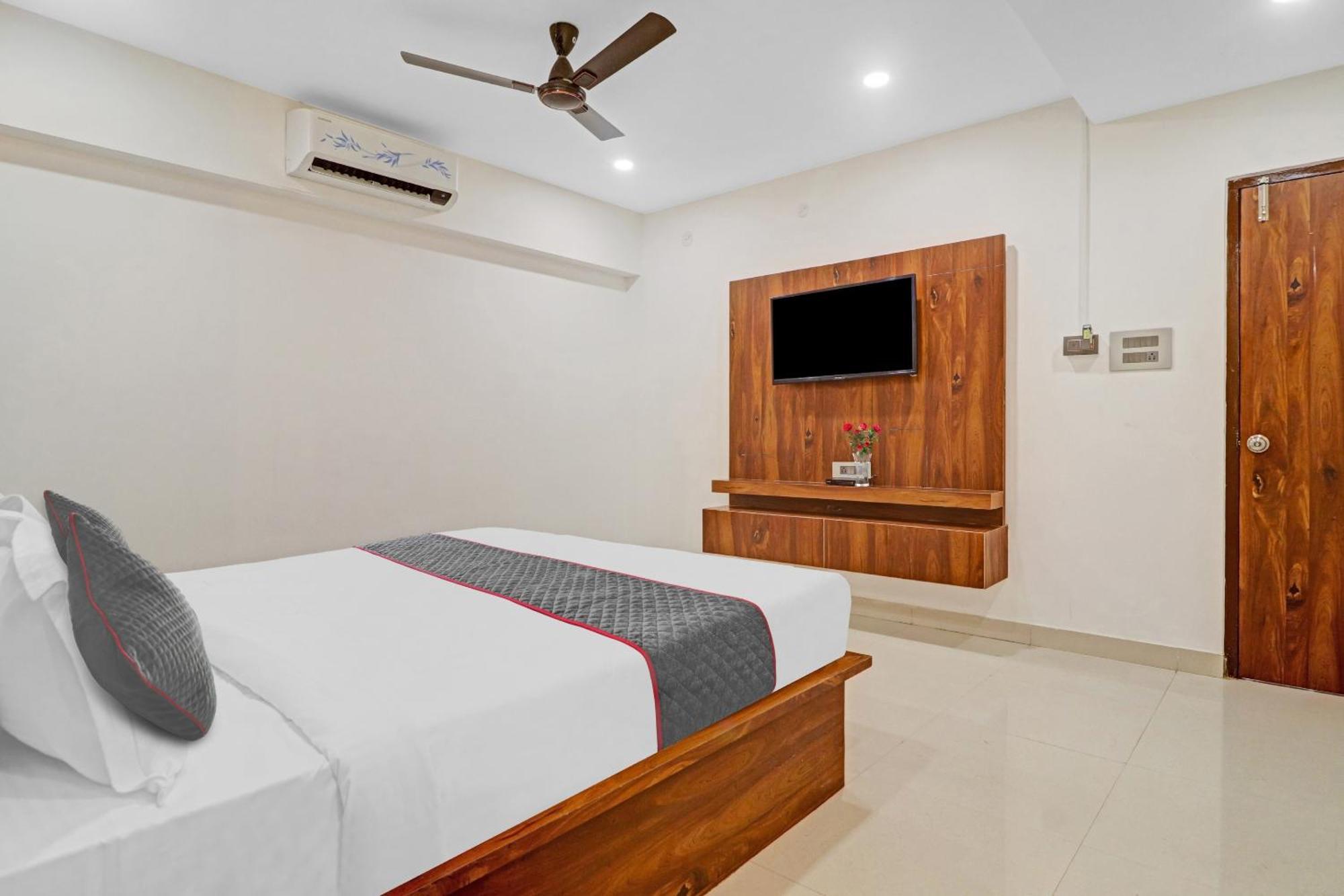 Super Townhouse Rcc Pride Otel Haydarabad Dış mekan fotoğraf