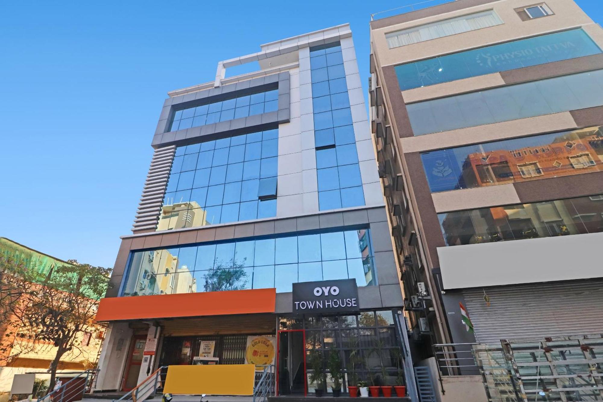 Super Townhouse Rcc Pride Otel Haydarabad Dış mekan fotoğraf